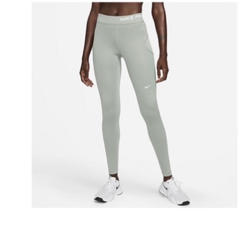Nike Pro Therma-FIT
Women's Mid-Rise
Pocket Leggings
Size L (12-14)